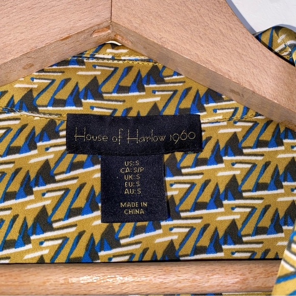 House Of Harlowe Small Button Down Collared Silky Short Sleeve Geometric Top - Picture 4 of 8